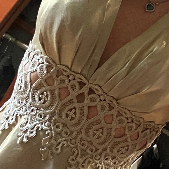 Gold formal gown - Picture 2 of 4